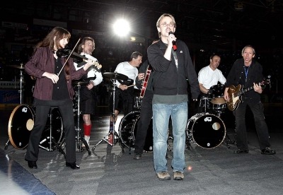 Uraufführung des Lions-Songs in der Frankfurter Eissporthalle im November 2004